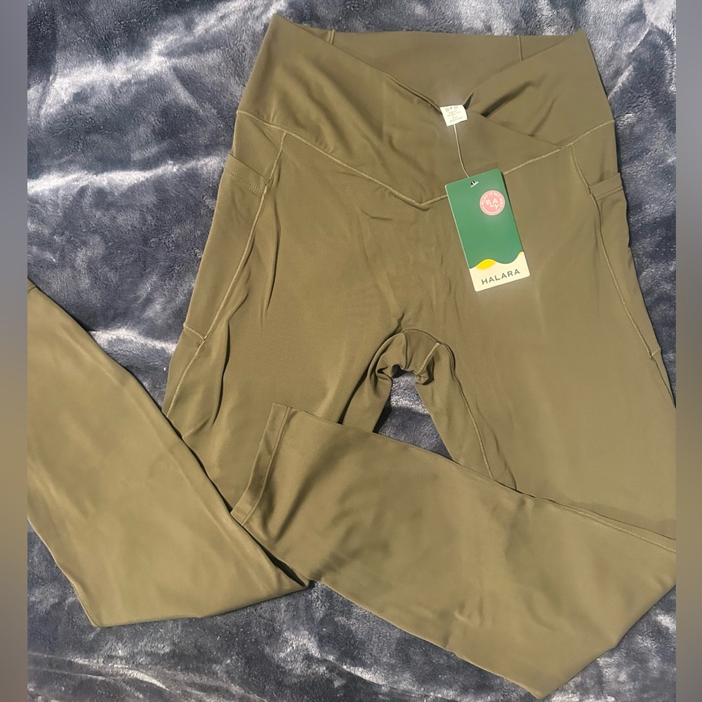Halara v waist leggings